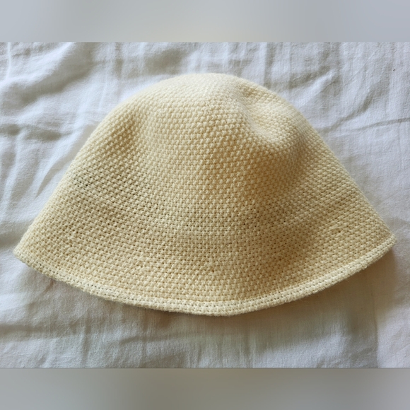 Handmade Cream Cotton 1920s-Style Women's Summer Cloche Sun Hat, Adjustable Size - Picture 2 of 3